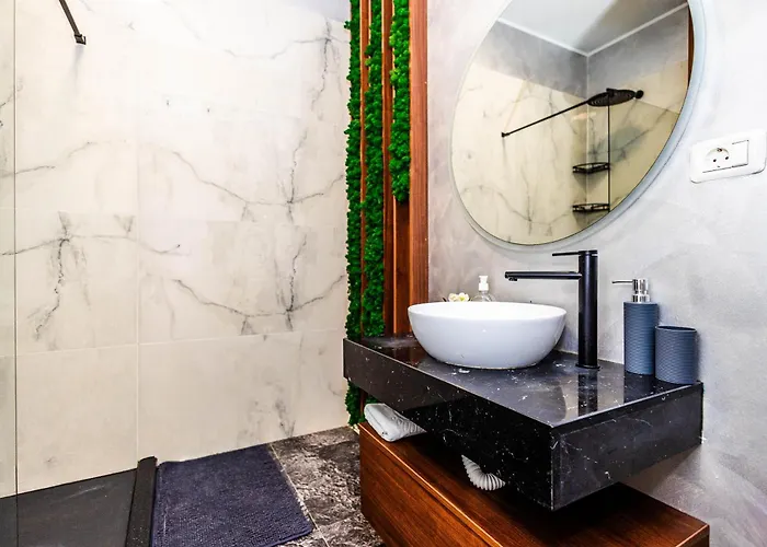 By Rs 5 아파트 Năvodari