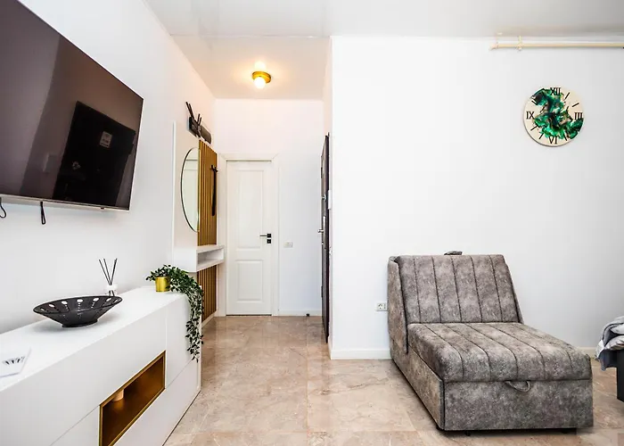 By Rs 5 아파트 Năvodari