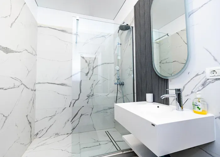 By Rs 5 아파트 Năvodari